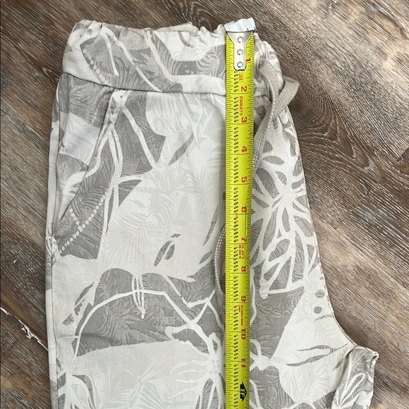 Nina Kindosa Paris Women Pull On Chali Pants Size M? Tropical Camo Print Neutral - Picture 11 of 16